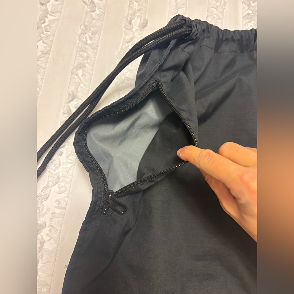 Nike Drawstring Bag - Picture 4 of 4